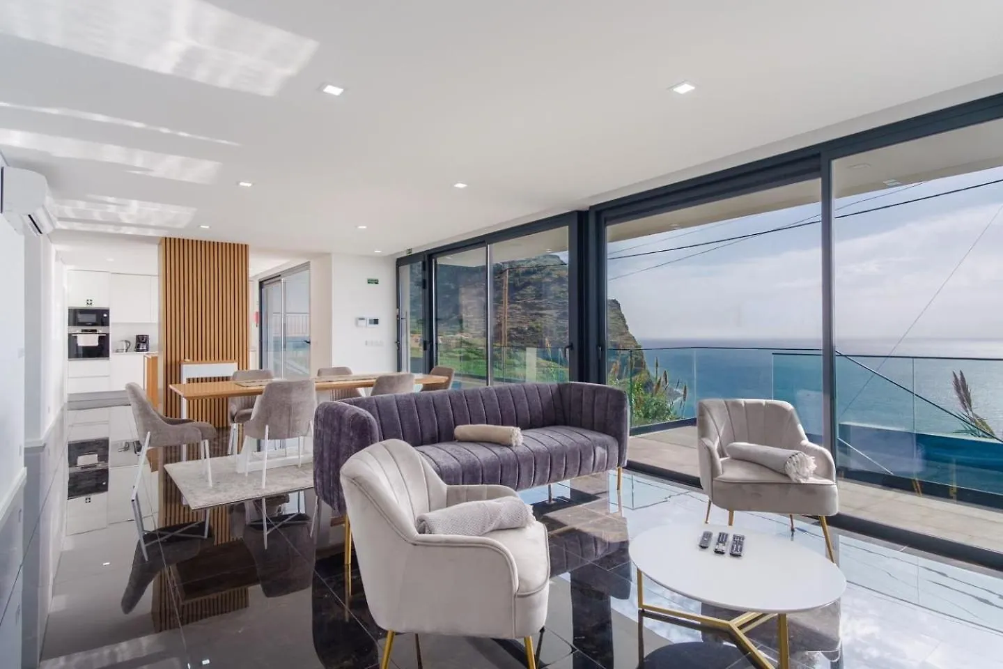 شقة Guestready - Madeiran Oasis With Ocean View Campanário البرتغال